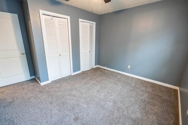 Building Photo - 2013 Shady Oaks Dr