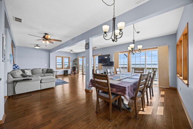 Building Photo - 15414 N River Beach Dr