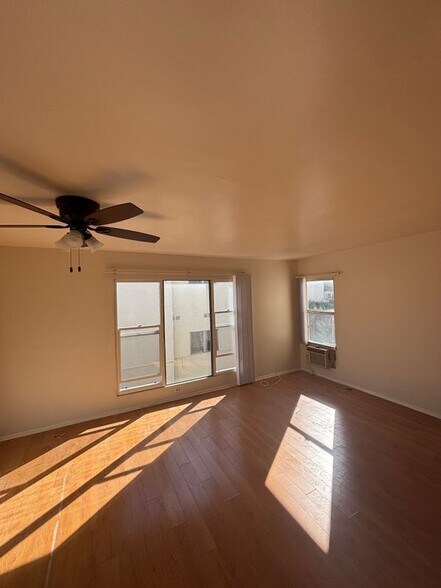 Building Photo - 924 N Ogden Dr