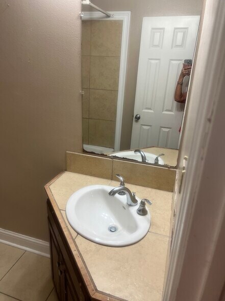 Building Photo - 416 E Cedar St