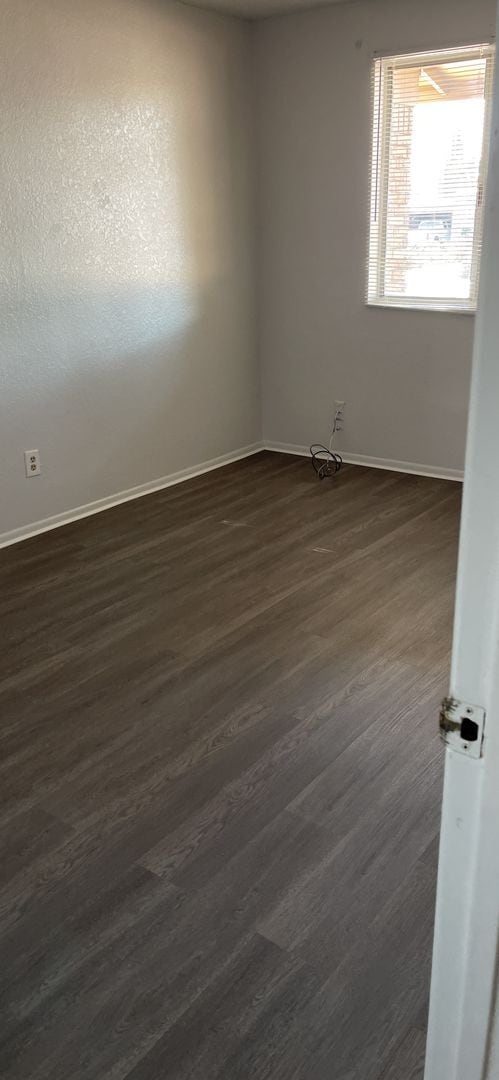 Building Photo - Move in Ready