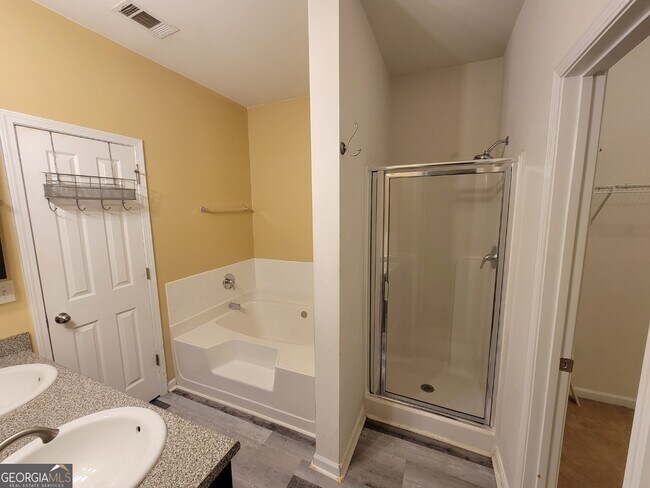 Building Photo - 175 Stillwood Dr