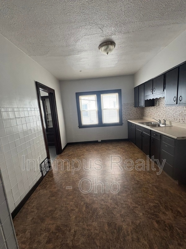 Building Photo - 4072 E 139th St