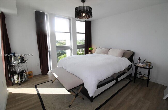 Building Photo - 13800 Highland Dr