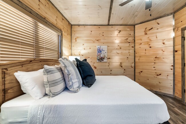 Building Photo - 2127 Eagle Feather Dr