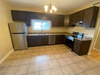 Building Photo - 566 Main St