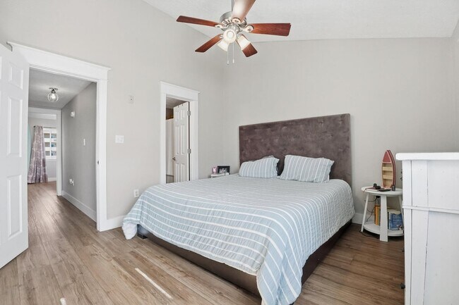 Building Photo - 330 Bluefish Dr