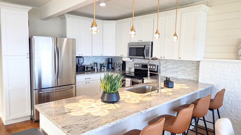 Building Photo - 1588 Alki Ave SW