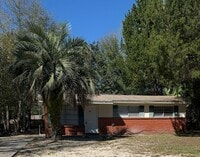 Building Photo - 3 Bedroom/ 1 1/2 Bath House - GREAT LOCATION