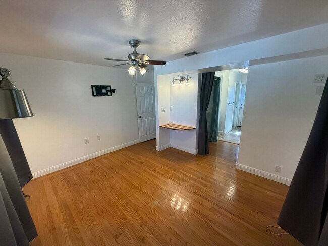 Building Photo - 7210 Zelinda Dr