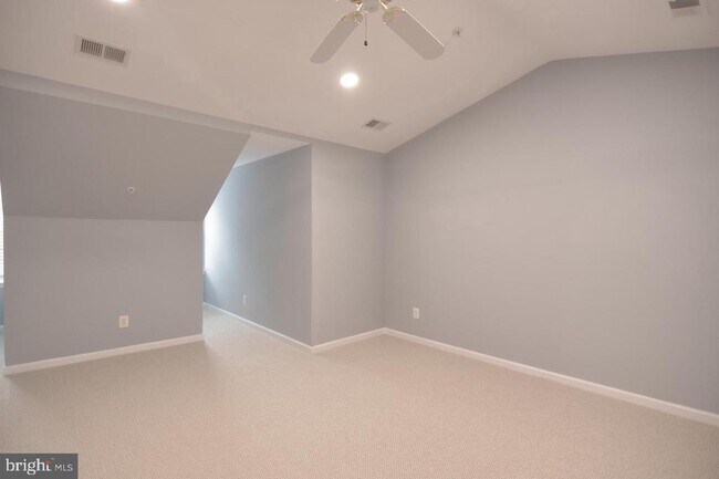 Building Photo - 422 Sheila St