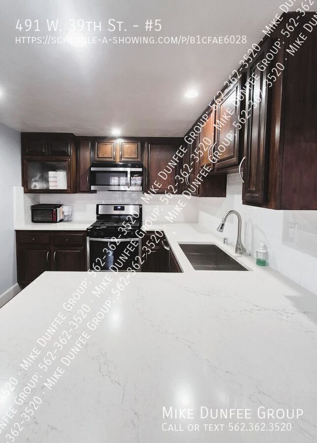Building Photo - 491 W 39th St