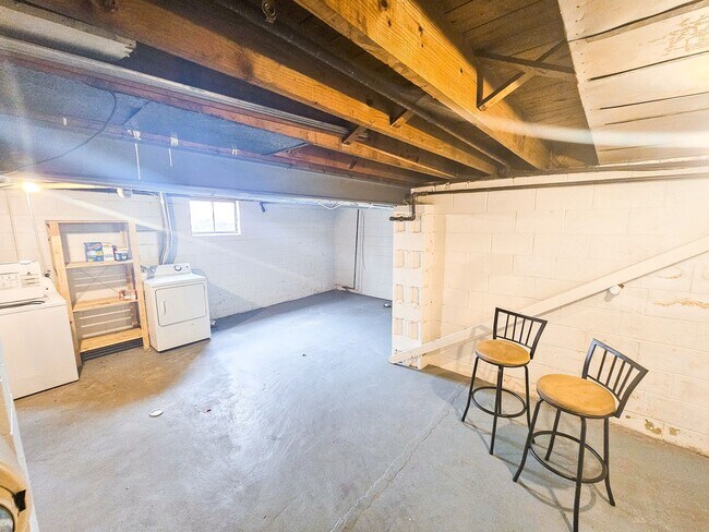 Building Photo - 5352 Crittenden Ave