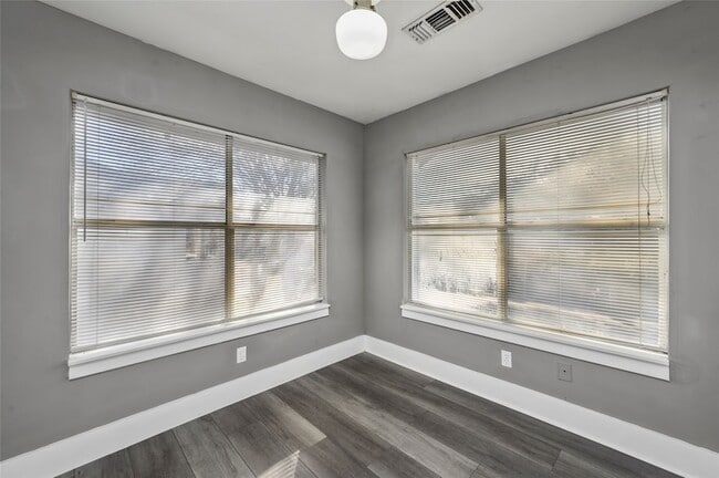 Building Photo - 1501 Dunlavy St