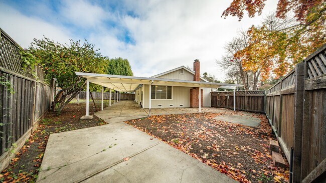 Building Photo - 493 Landsdown Cir