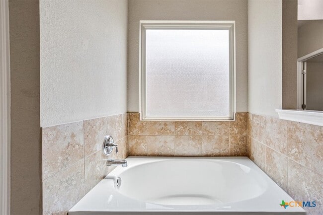 Building Photo - 515 Cross Dr.