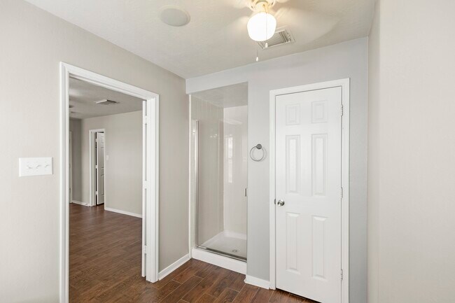 Building Photo - 3403 Cypress Village Dr