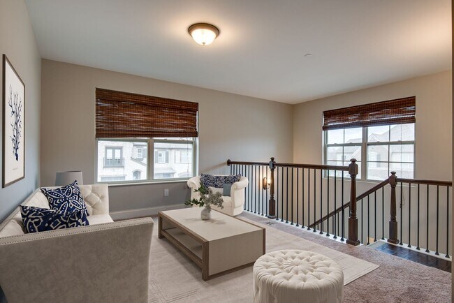 Building Photo - 3 Bed, 2.5 Bath End Unit Townhome w/ Garage