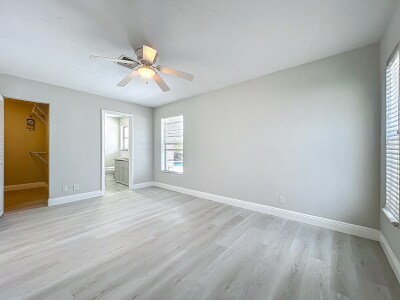 Building Photo - 5542 32nd Ave SW