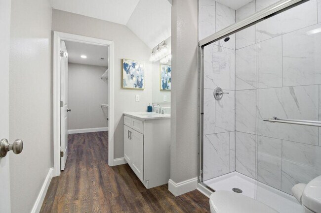 Building Photo - 810 Carson St