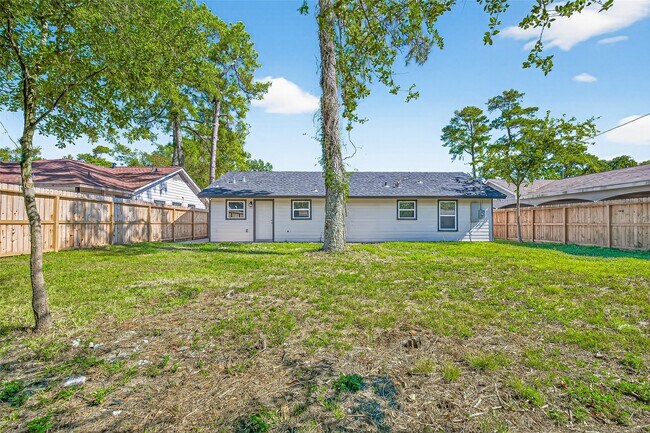 Building Photo - 10531 Royal Oaks Dr