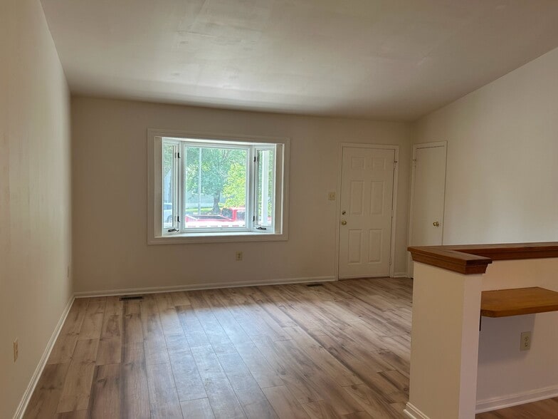 Building Photo - 9192 Winterset Dr
