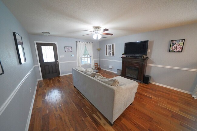 Building Photo - Gorgeous 5 Bedroom Rental in Cibolo! Realtor Commmission: $400