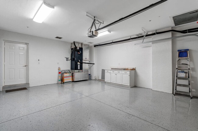 Building Photo - 2859 Tiburon Blvd E