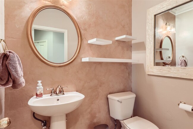 Building Photo - Stunning Home in Guard Gated Community ~ I...