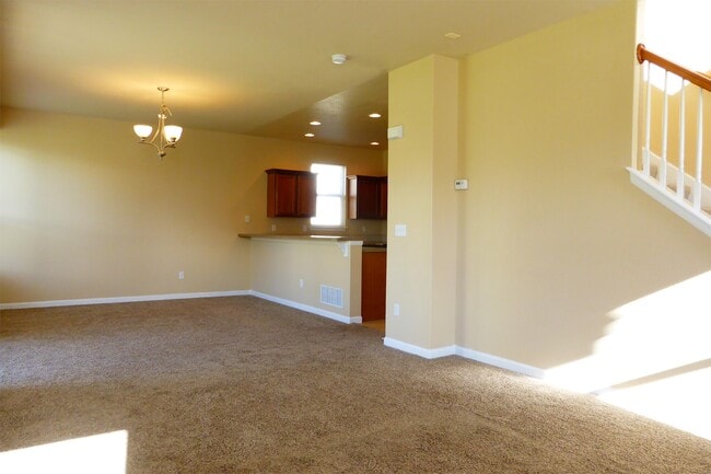 Building Photo - 8486 Meadowcrest Dr