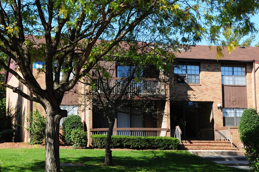 Building Photo - Woodbridge Terrace