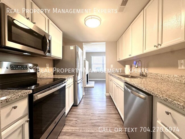 Building Photo - 7526 Holly Grove Ct