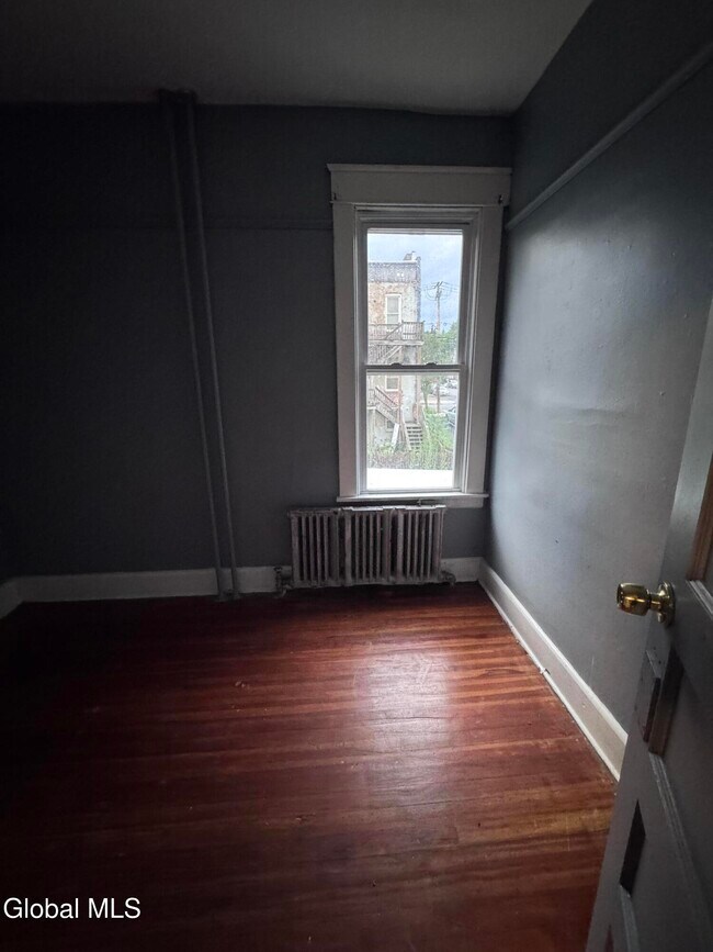 Building Photo - 254 Sheridan Ave
