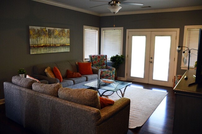 Building Photo - Lakefront Condo for Rent in Hot Springs