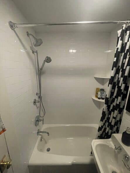 Building Photo - 40 Trumbull St
