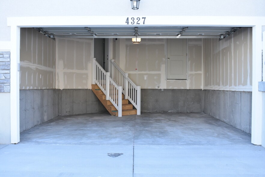 Building Photo - 4327 W Hemsley Ln