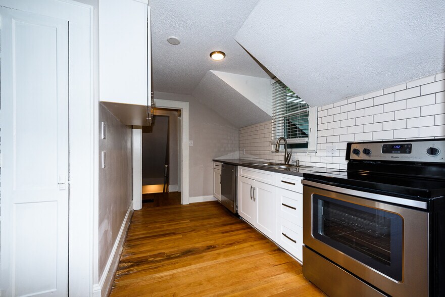 KITCHEN - 715 Watson Ave.