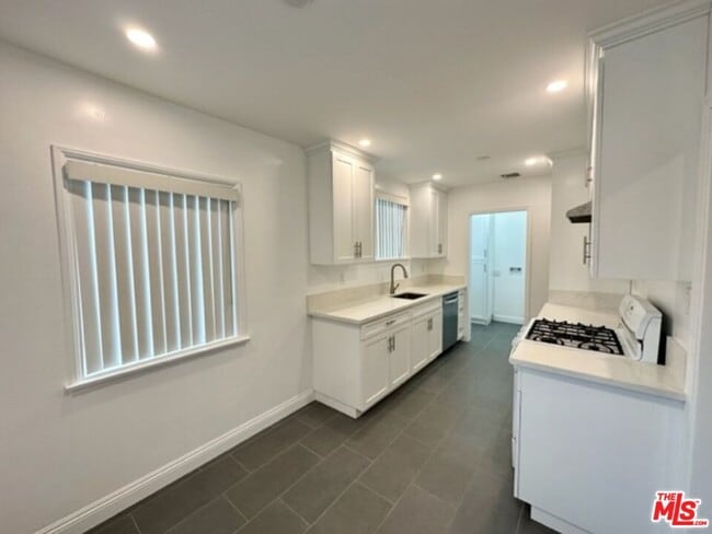 Building Photo - 6654 Aldea Ave