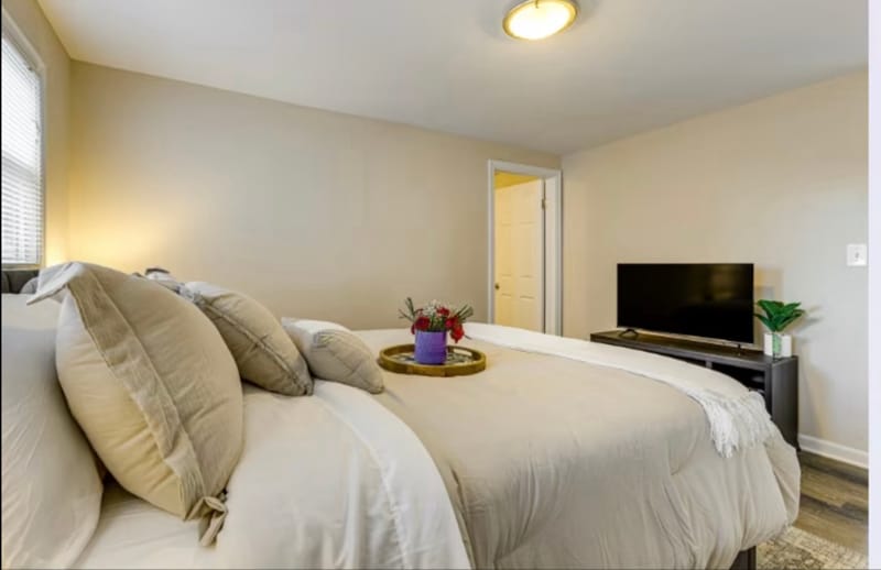 Building Photo - 1108 Valley View Ave