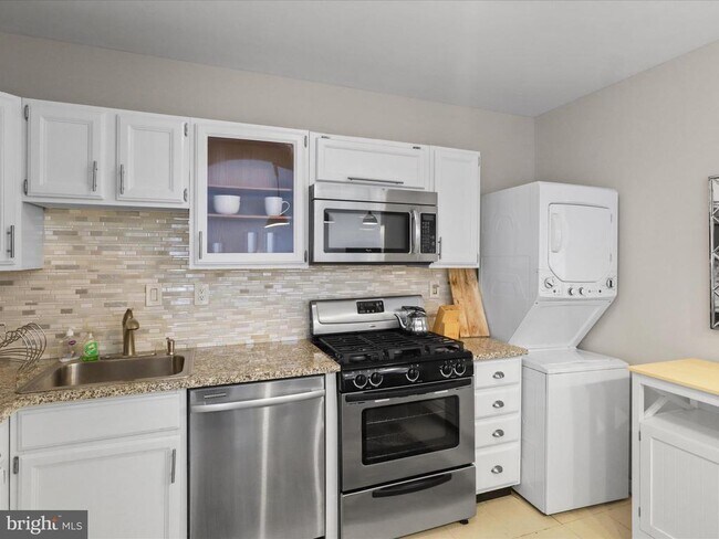 Building Photo - 3705 S George Mason Dr