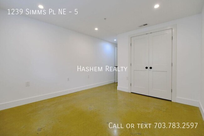 Building Photo - 1239 Simms Pl NE