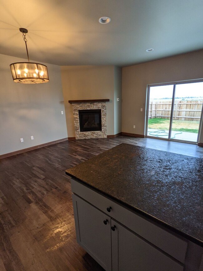 Building Photo - 1601 Westwood Cir