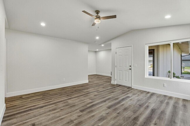 Building Photo - 8468001/37T