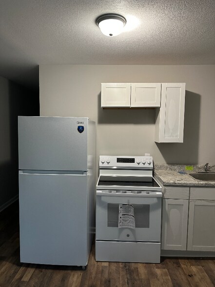 Building Photo - 2004 Garfield St