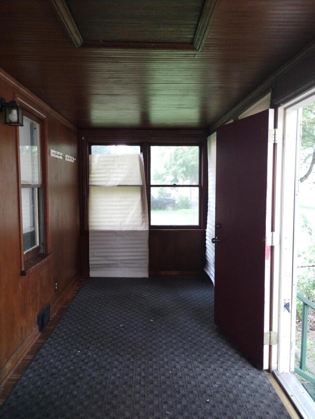 Building Photo - 216 Goodell St