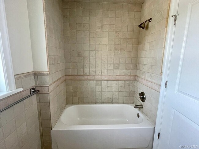 Building Photo - 5 Brandreth St