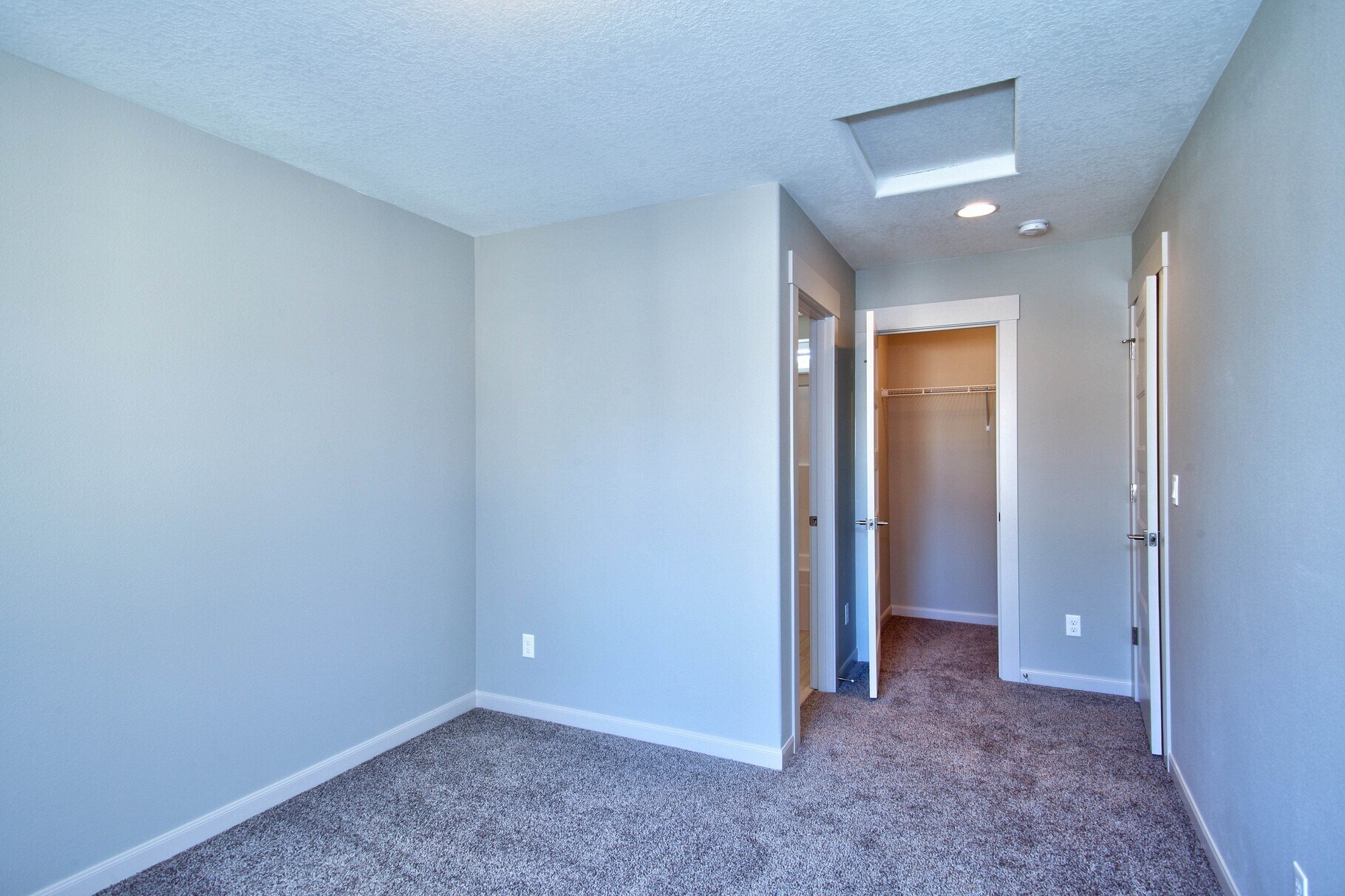 Building Photo - 9424 N Macrum Ave