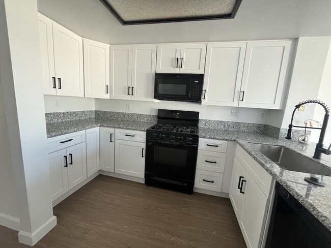 Building Photo - 1460 Elegante Ct