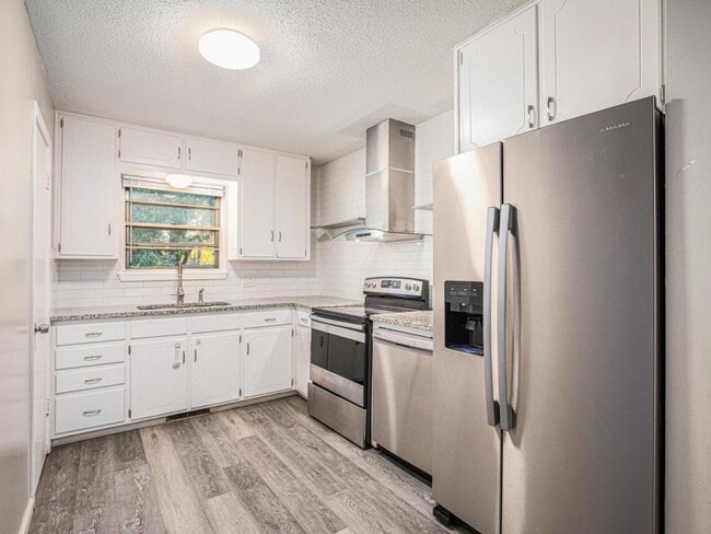 Building Photo - 1008 SW 14th St Terrace