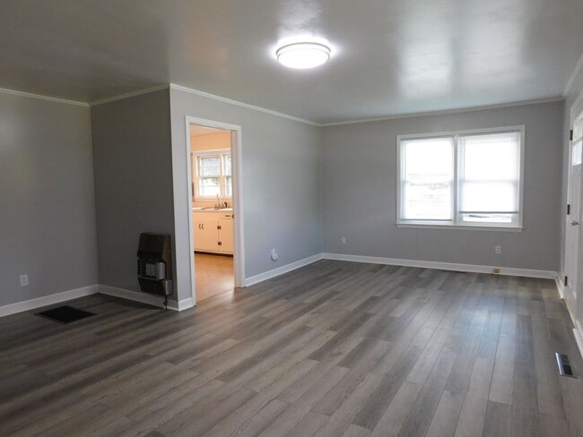 Building Photo - 6455 River Rd